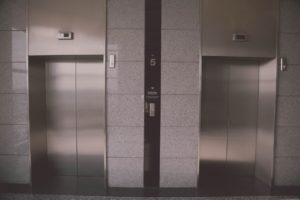 Comment nettoyer un ascenseur ?