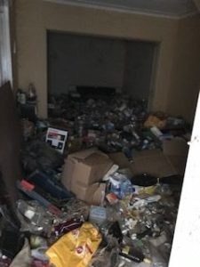 Nettoyer après avoir débarrassé un logement insalubre à Amiens