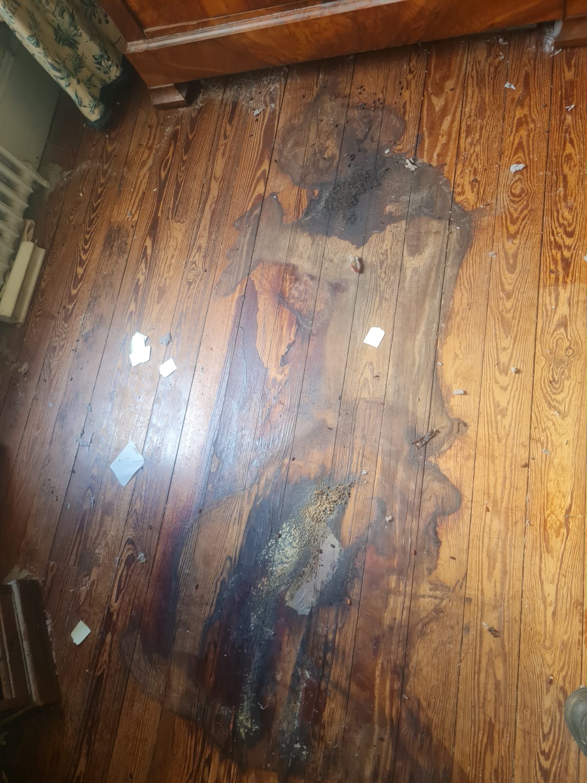 Nettoyage après décès avec contamination au sol