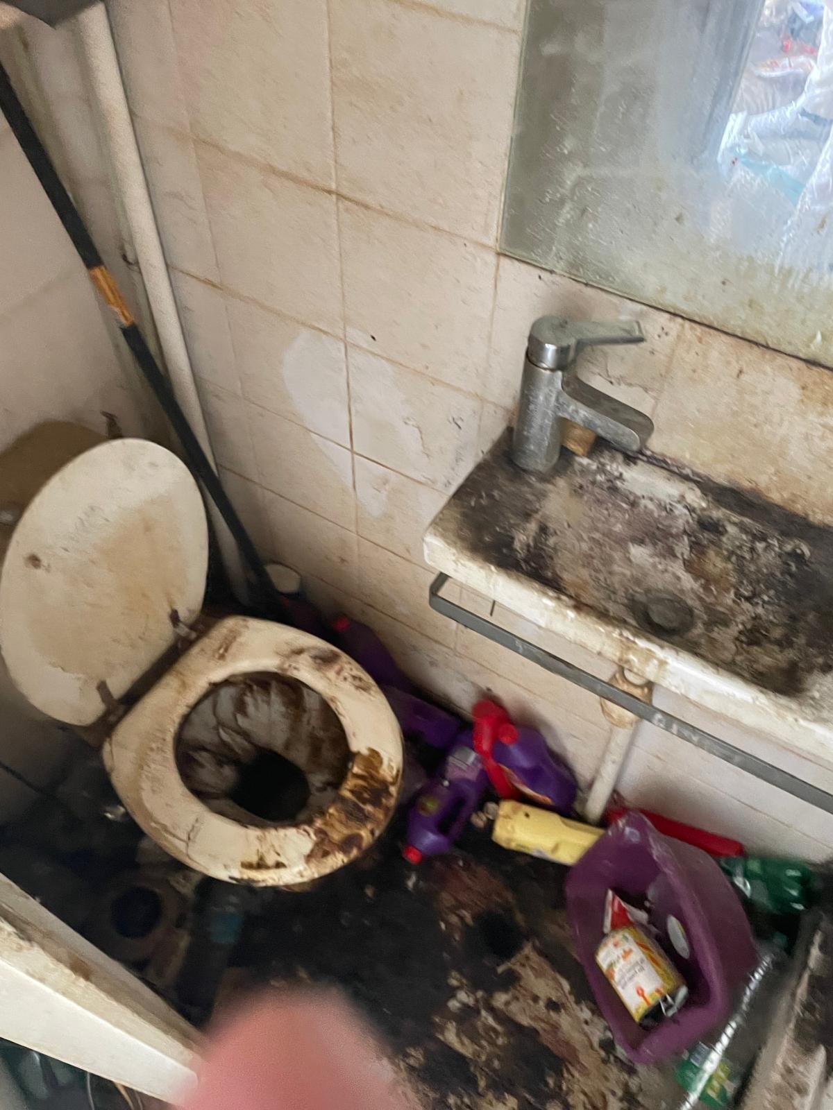 Logement insalubre nécessitant un nettoyage spécialisé