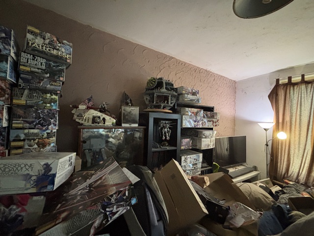 Logement très encombré occupé par un locataire atteint du syndrome de Diogène avec risques sanitaires et dégradations importantes