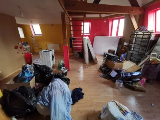 Comment calcule-t-on le prix d’un débarras de logement en 2024 ?