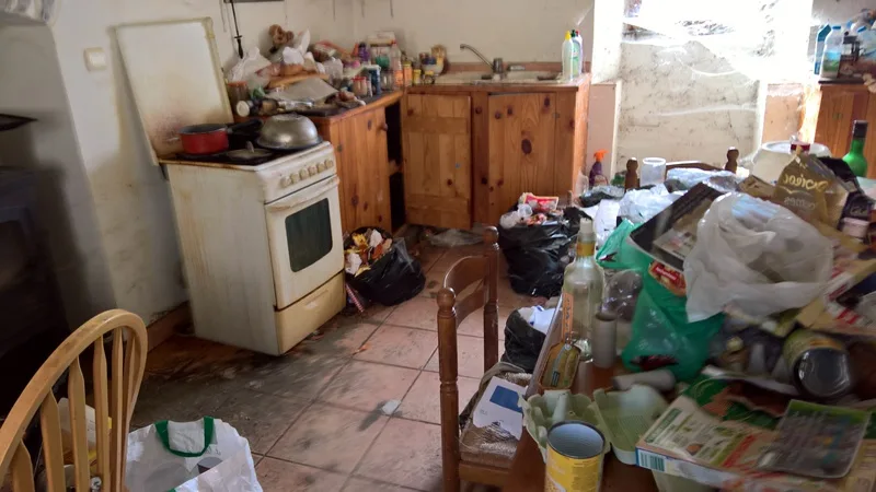 Le nettoyage d’un logement insalubre et très sale !