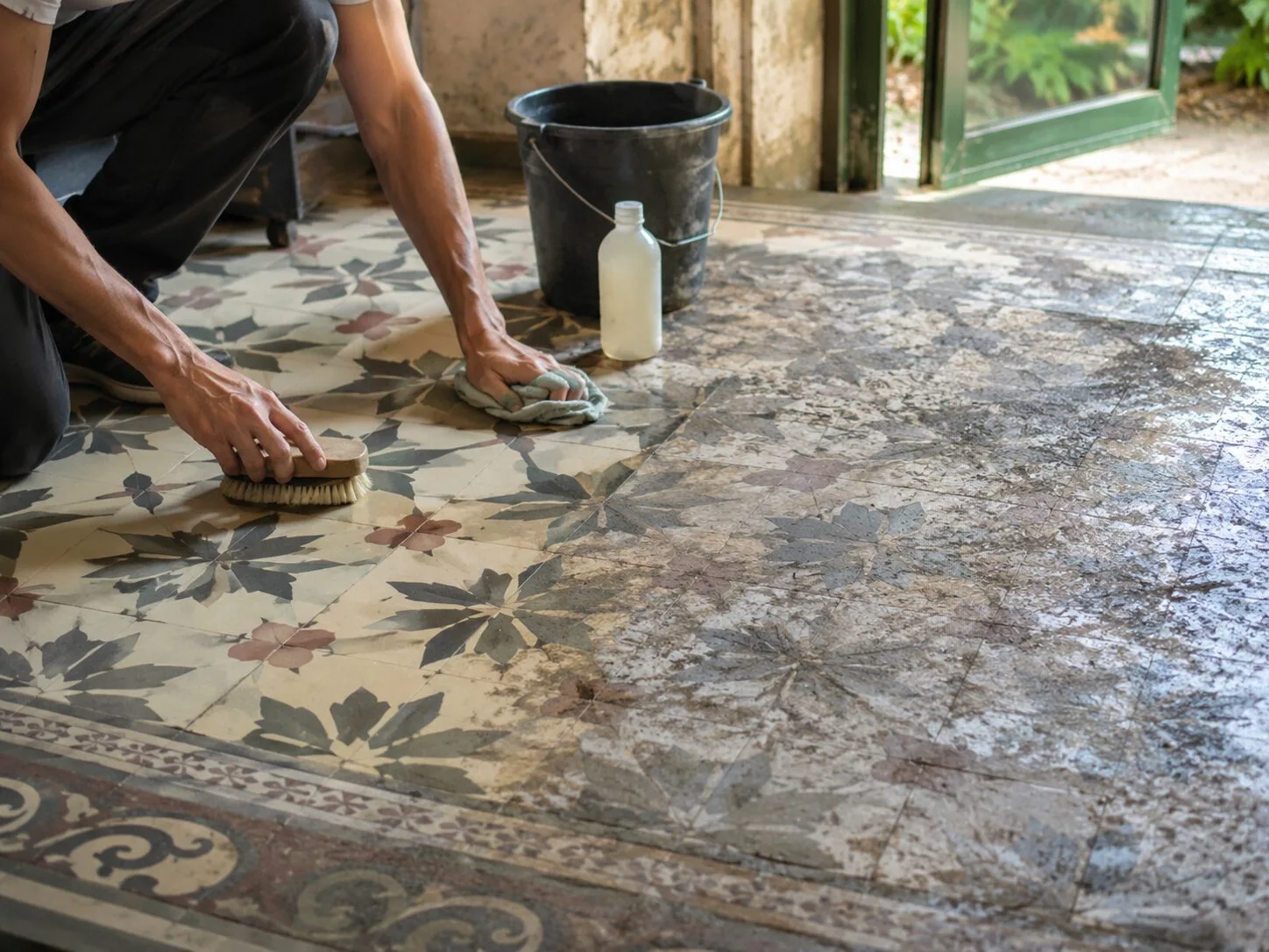 Comment restaurer des carreaux de ciment encrassés sans les décolorer ?