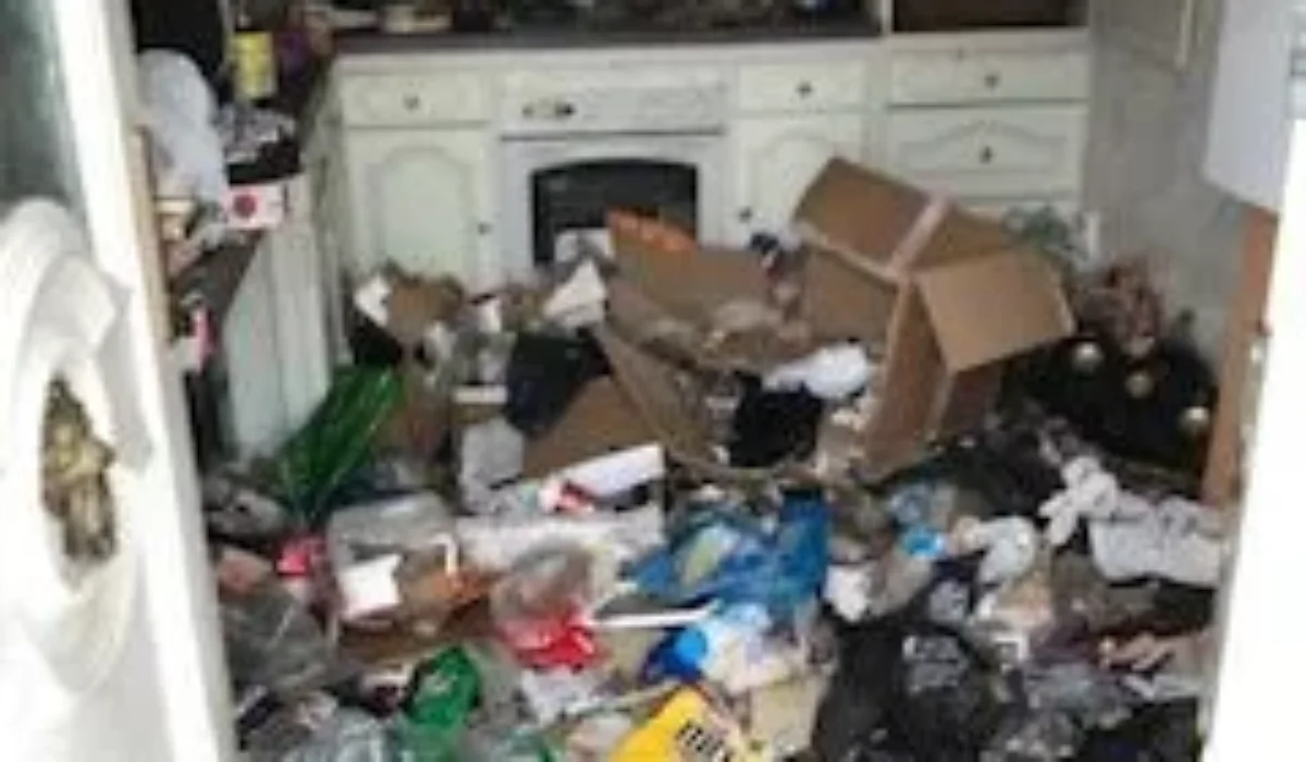 Quelles étapes spécifiques sont nécessaires pour désinfecter un logement insalubre après une accumulation de déchets due au syndrome de Diogène ?
