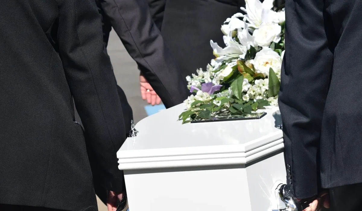 Comment s’organisent les funérailles ? L’inhumation ou la crémation.