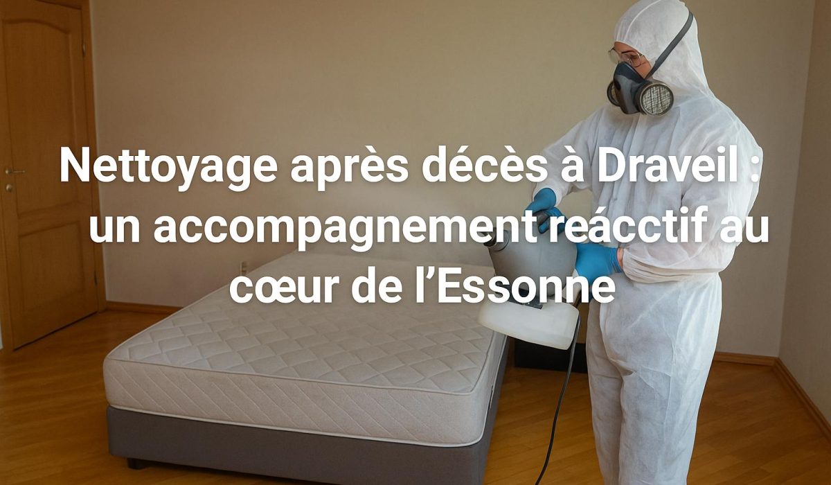 Technicien effectuant une désinfection après décès à Draveil avec traitement par nébulisation dans une chambre touchée
