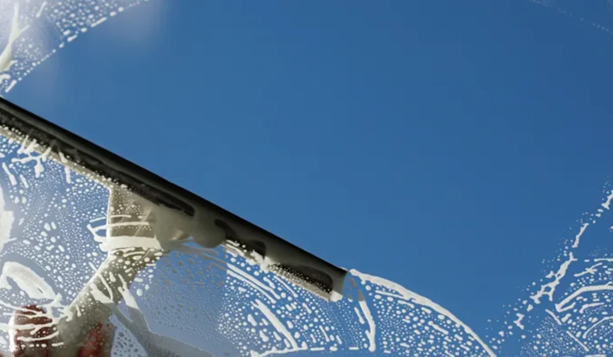 Pourquoi le nettoyage des vitres est si délicat ?