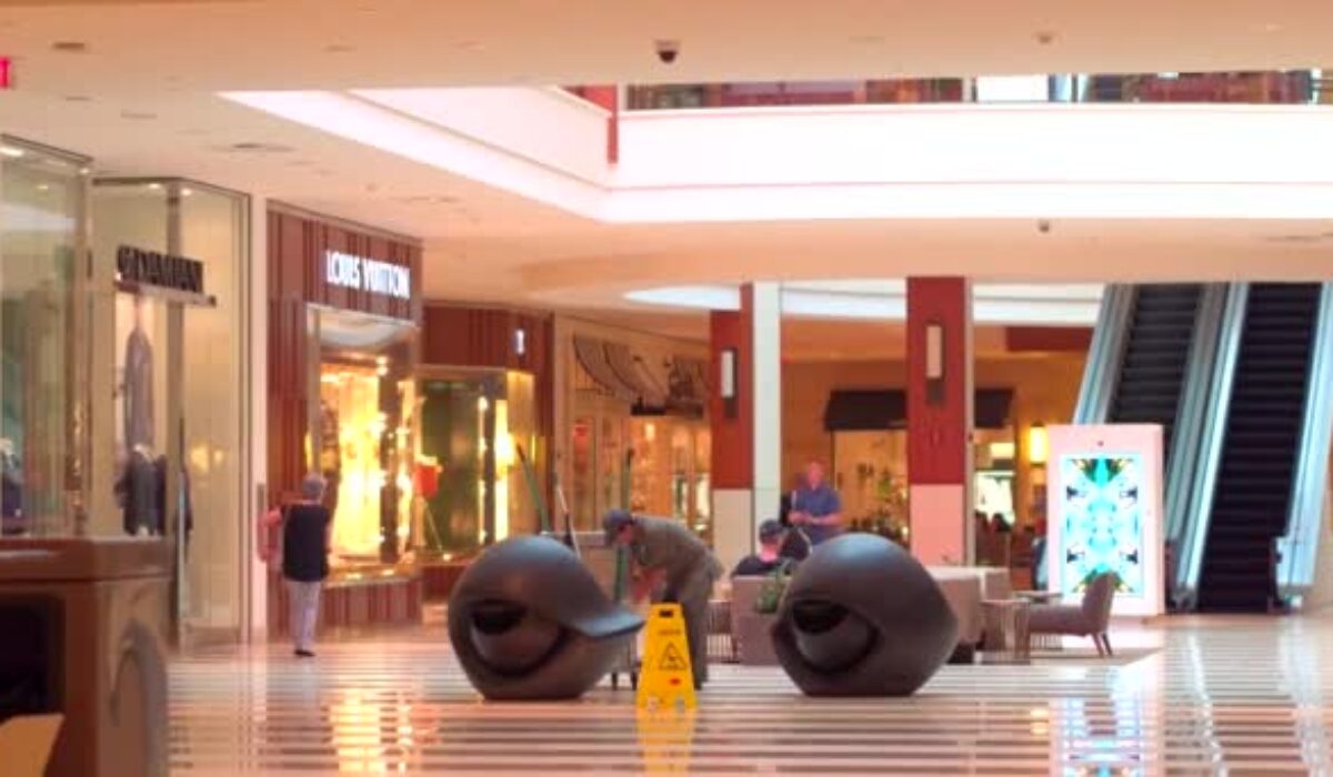 Nettoyer un centre commercial