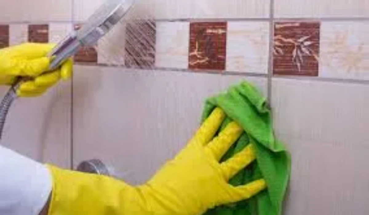 Comment nettoyer et stériliser la douche ?