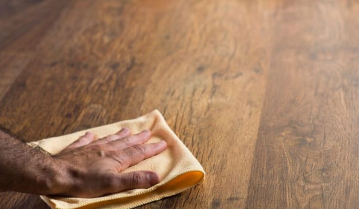 Nettoyer un parquet en bois